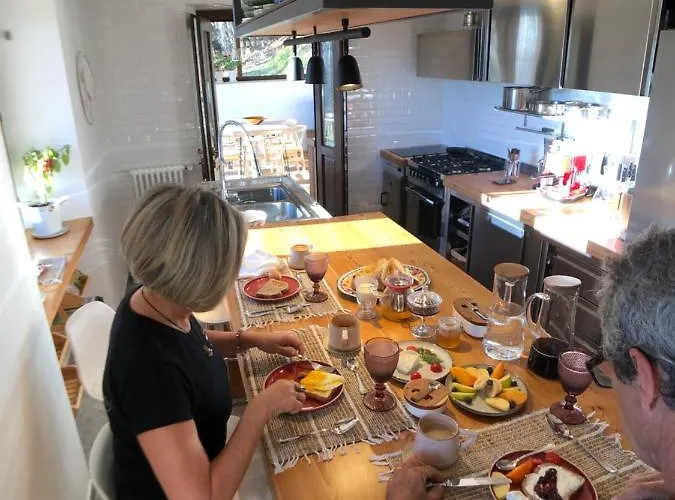 לינה וארוחת בוקר La Guardiana 3*