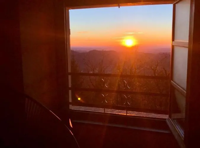 לינה וארוחת בוקר La Guardiana 3*